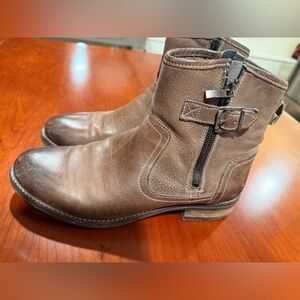 Taos Convoy Zip Ankle Distressed Leather Boots Size 41